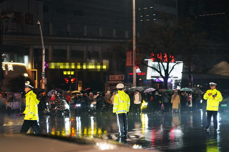 淮北公安圆满完成群星演唱会安保任务