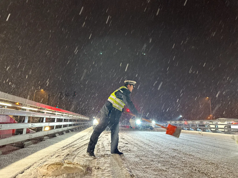淮北交警用坚守筑牢城市出行安全线