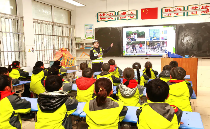 “假前最后一课”交通安全宣传活动