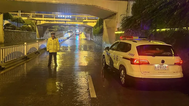 水不退，人不撤！淮北公安暴雨夜的硬核承诺！